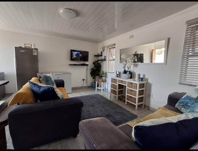 2 BEDROOM HOUSE FOR SALE IN DUYKER EILAND